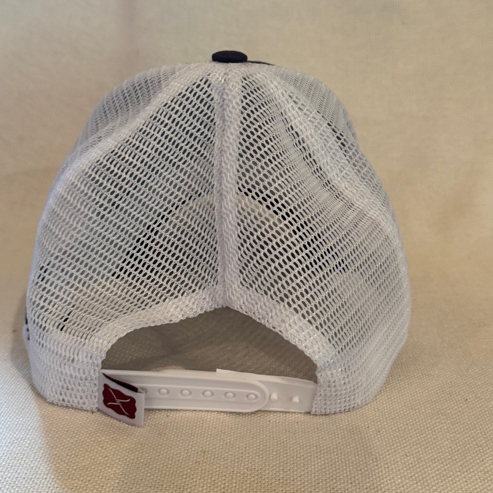 Twisted‎ X Patriotic Buckle Cap Grey White USA Flag Barbed Wire Trucker Hat NWT - Picture 4 of 8